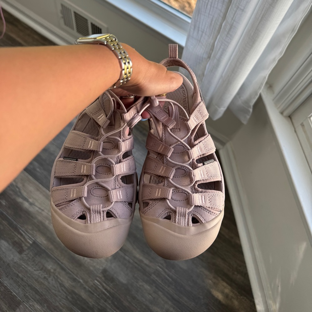 KEEN Women's Light Pink Athletic Sandals hiking 8 waterproof - Picture 2 of 7